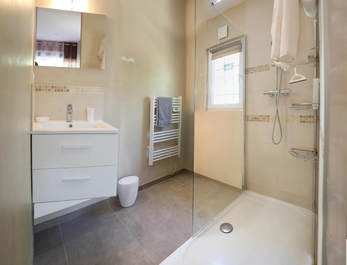 Au Coeur Du Bien-Etre, Gite Avec Piscine Chauffee Et Couverte, Spa, Sauna, Massages Monteaux Exterior foto